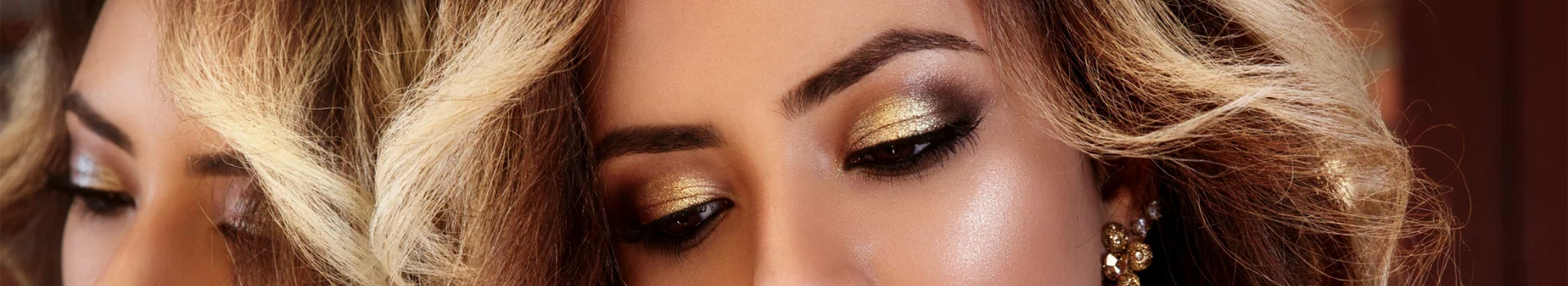banner - makijaż oczu złote błyszczące cienie